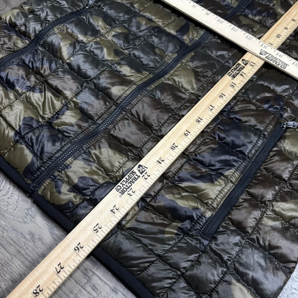The North Face Thermoball Eco Vest Camo Mens Small Insulated Puffer
